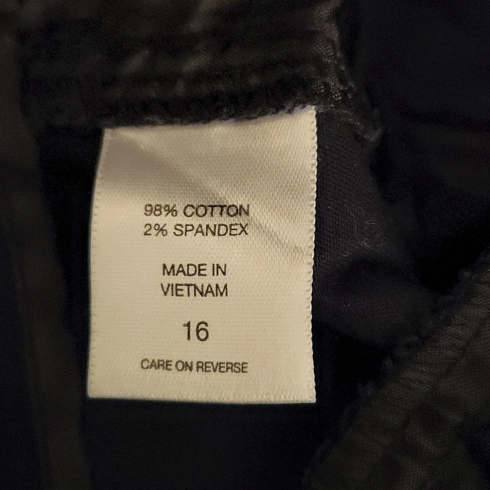 New York & Company Shorts - Picture 4 of 5